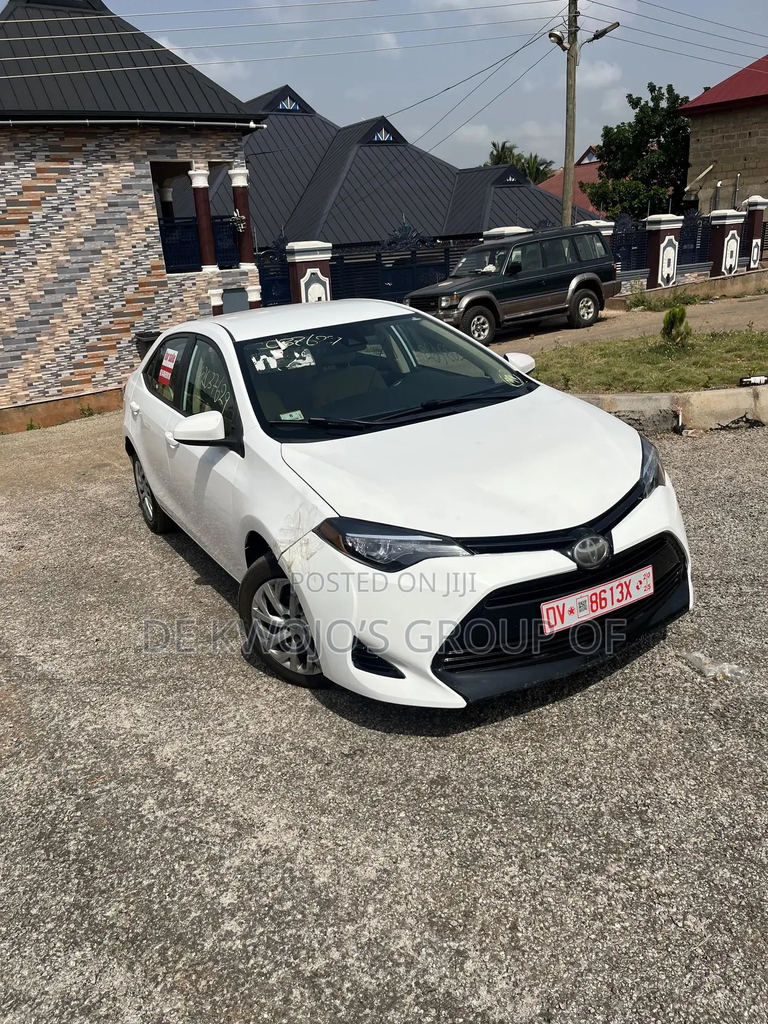 Toyota Corolla LE 4dr Sedan (1.8L 4cyl CVT) 2017 White