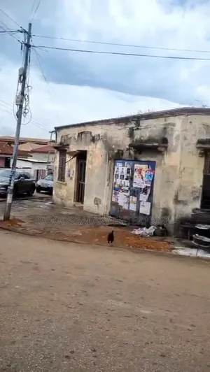 10bdrm House in Kumasi Metropolitan for sale
