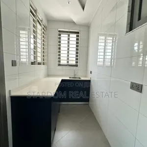 6bdrm Mansion in West Trassaco, East Legon for sale