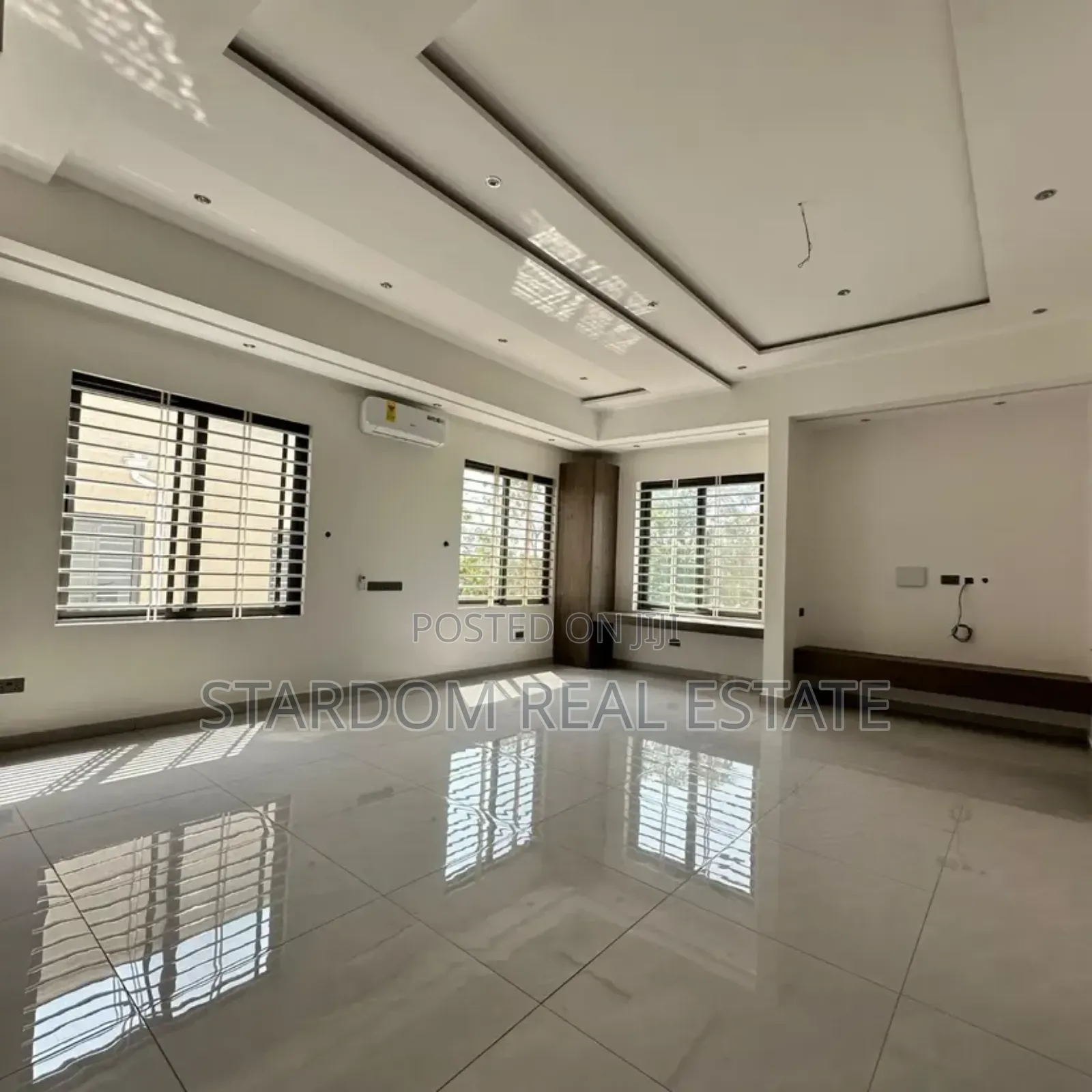 6bdrm Mansion in West Trassaco, East Legon for sale