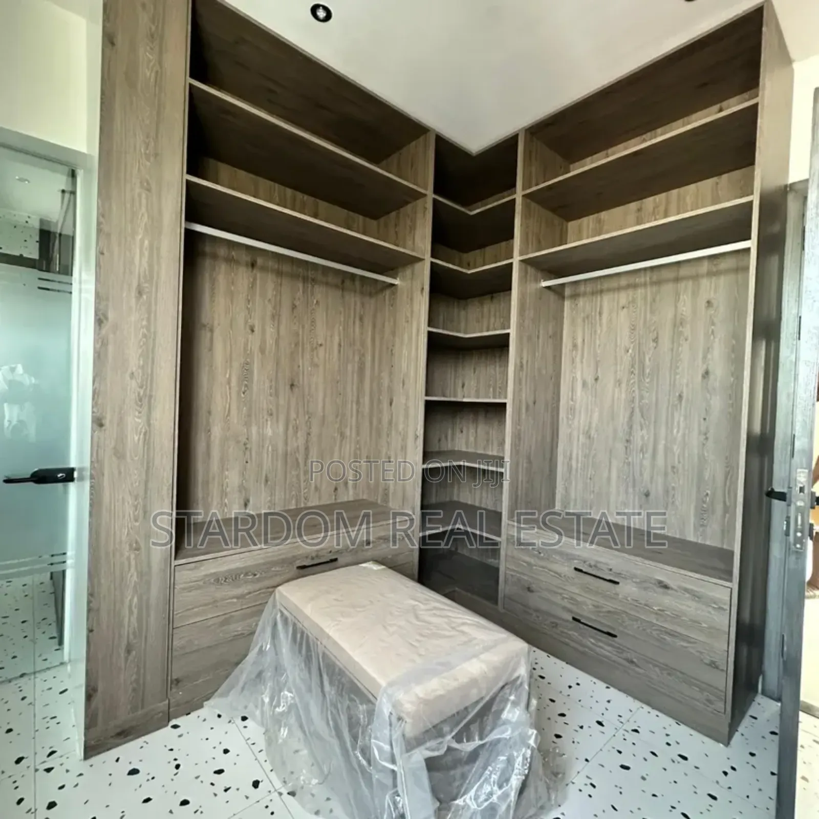 6bdrm Mansion in West Trassaco, East Legon for sale