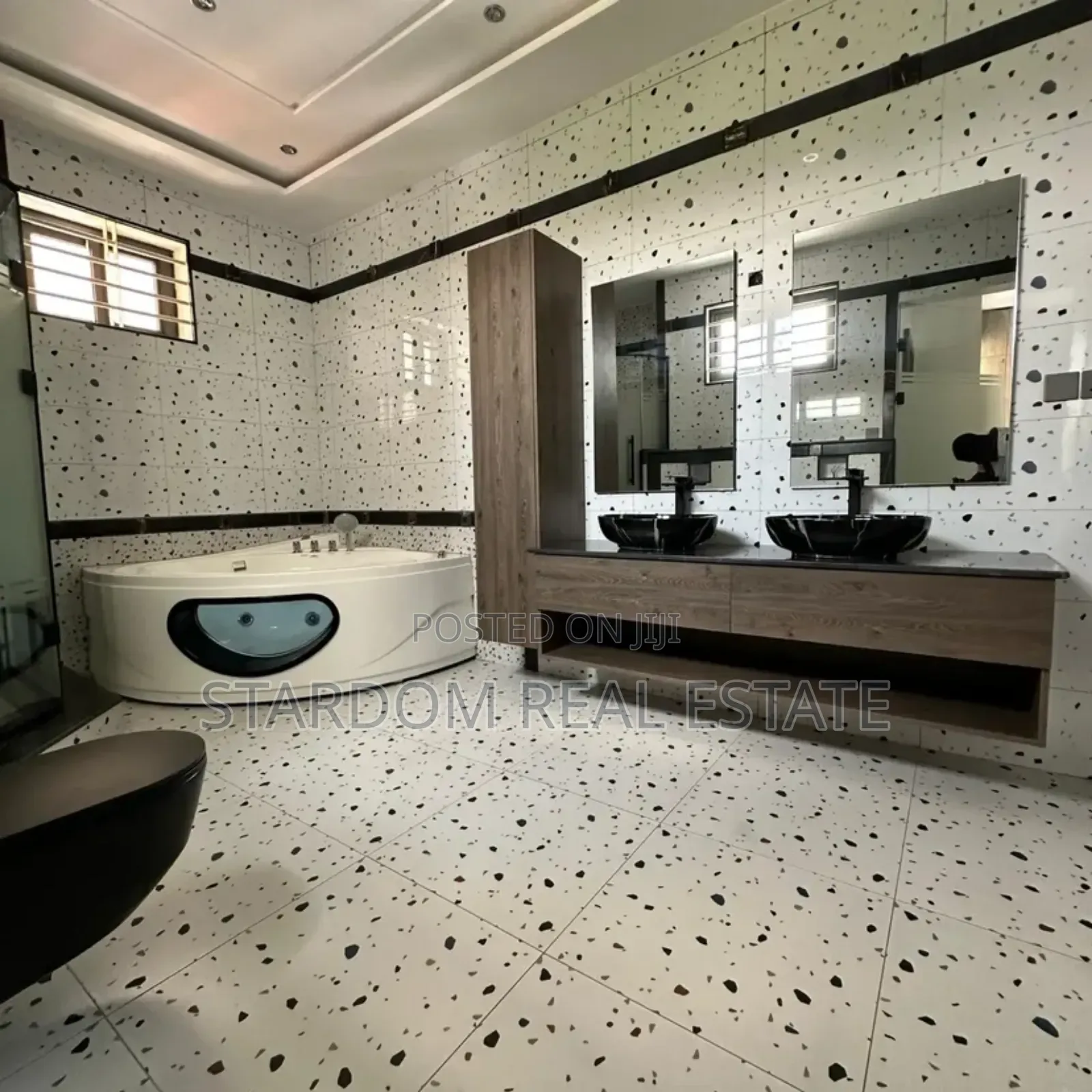 6bdrm Mansion in West Trassaco, East Legon for sale