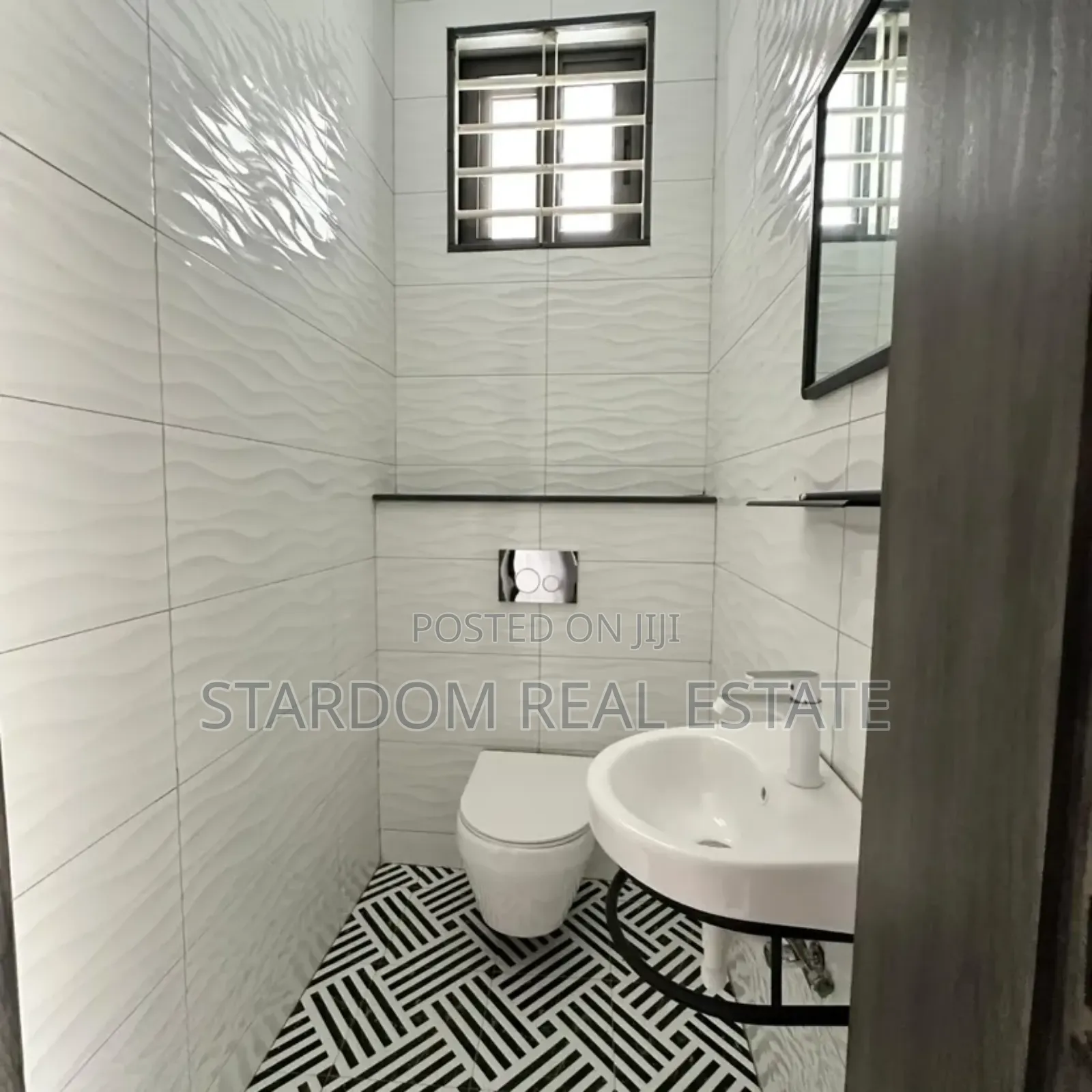 6bdrm Mansion in West Trassaco, East Legon for sale
