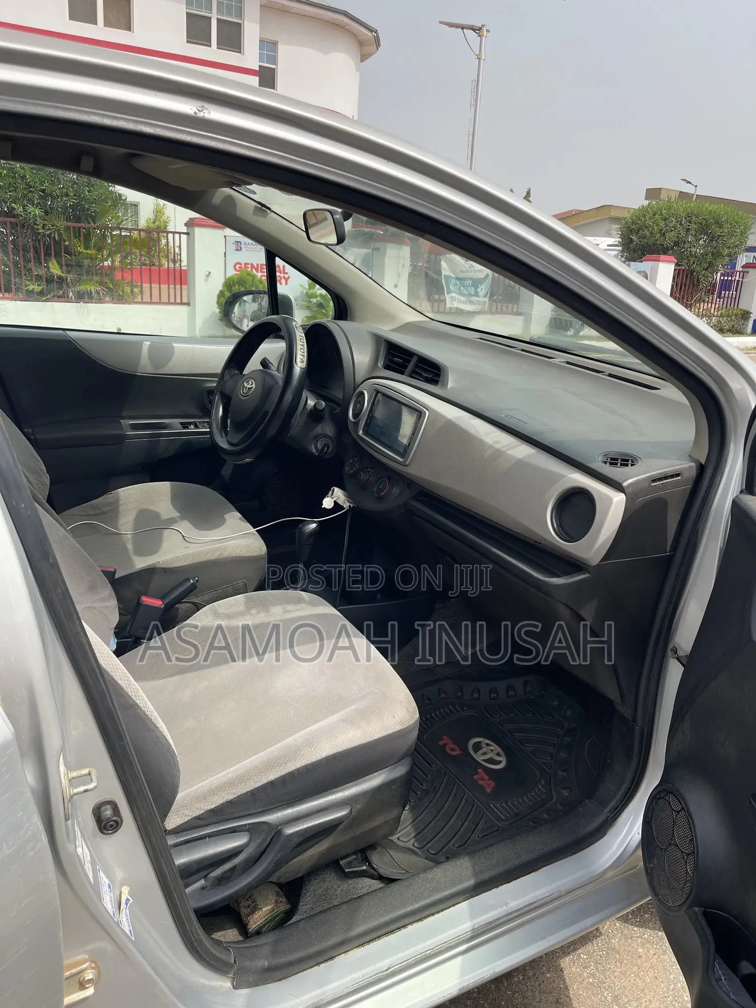 Toyota Vitz 1.0 FWD 3dr 2012 Silver