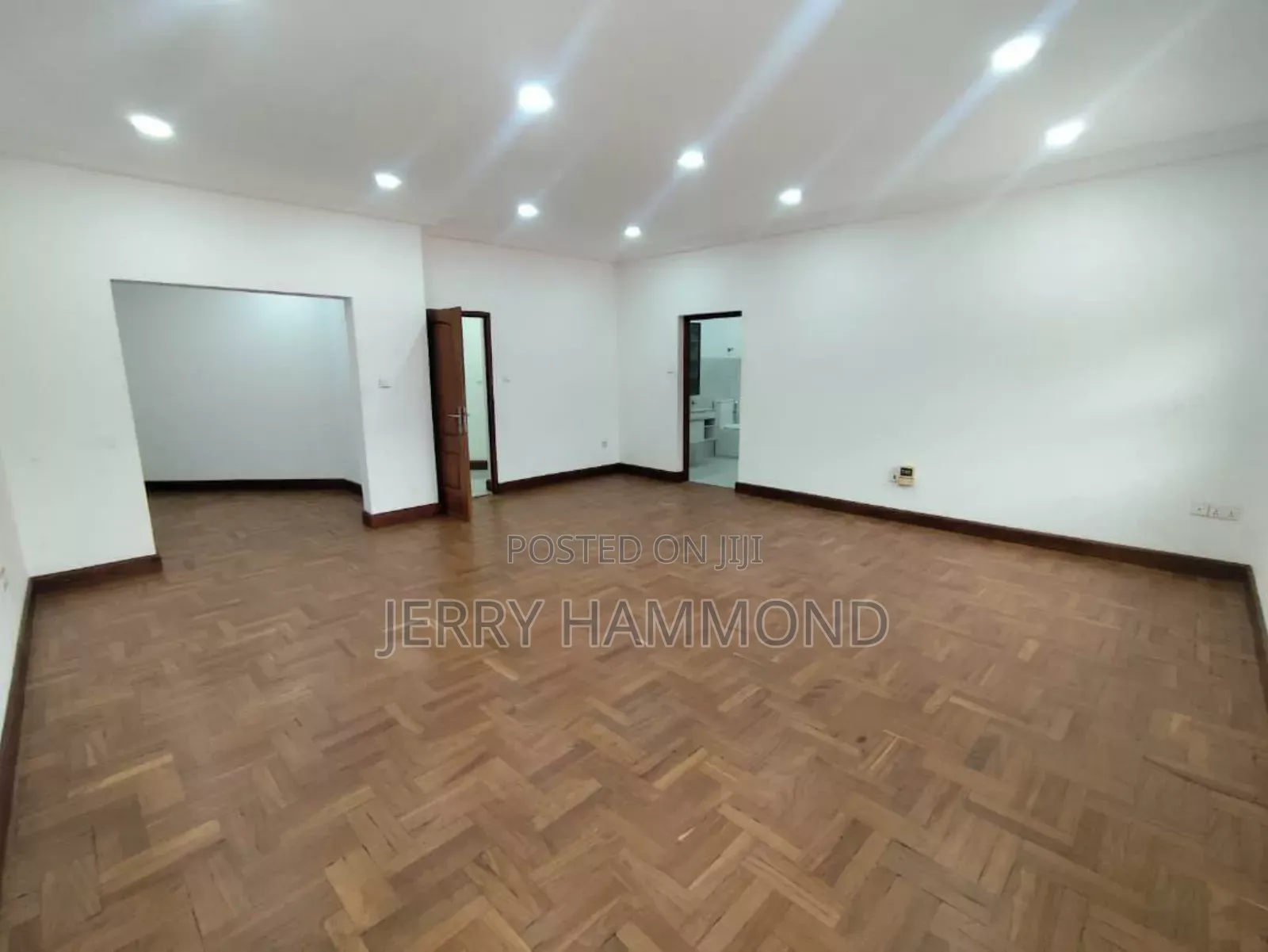 15bdrm Mansion in Roman Ridge for sale