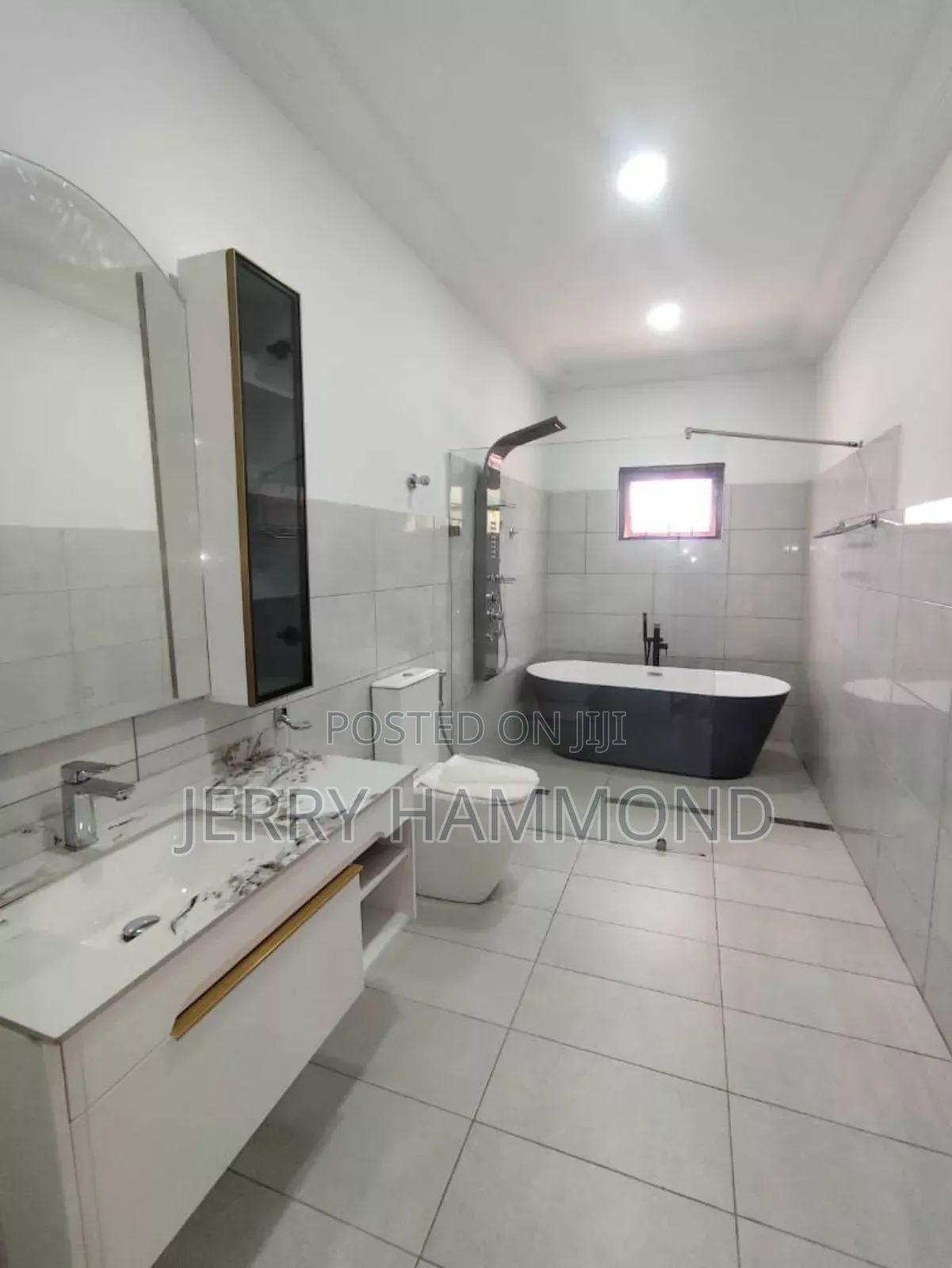 15bdrm Mansion in Roman Ridge for sale