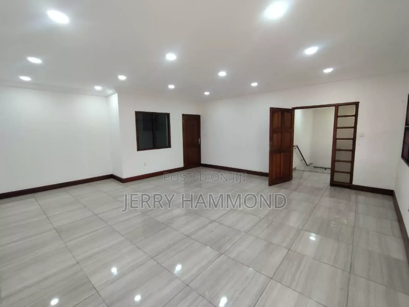15bdrm Mansion in Roman Ridge for sale