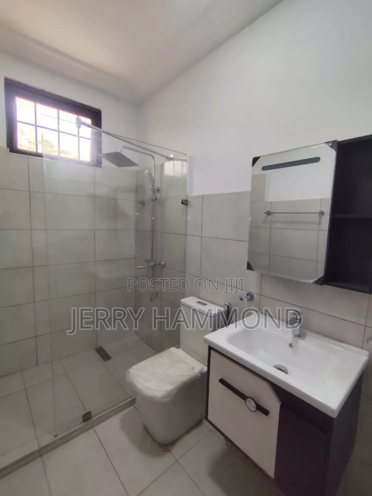 15bdrm Mansion in Roman Ridge for sale