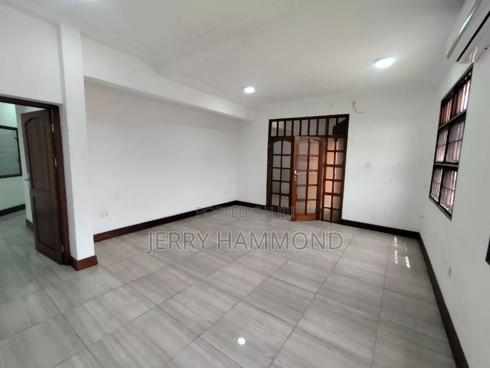 15bdrm Mansion in Roman Ridge for sale