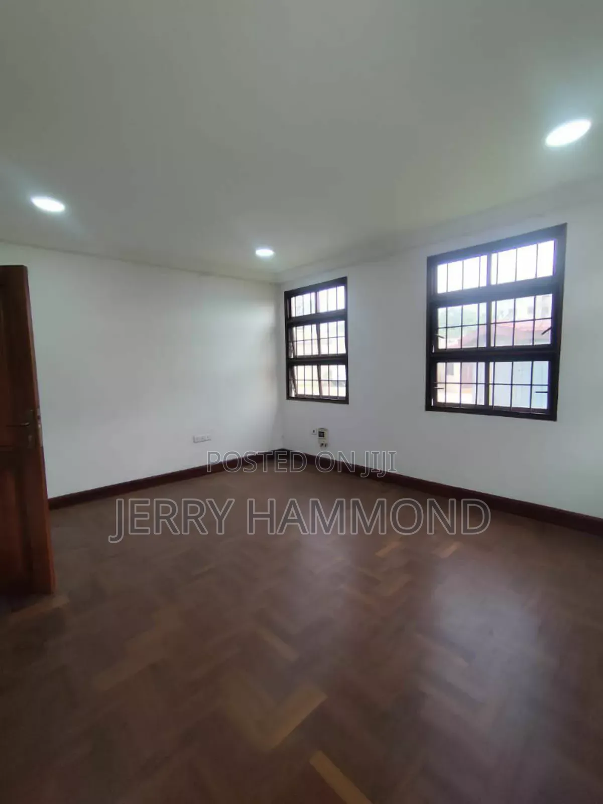 15bdrm Mansion in Roman Ridge for sale