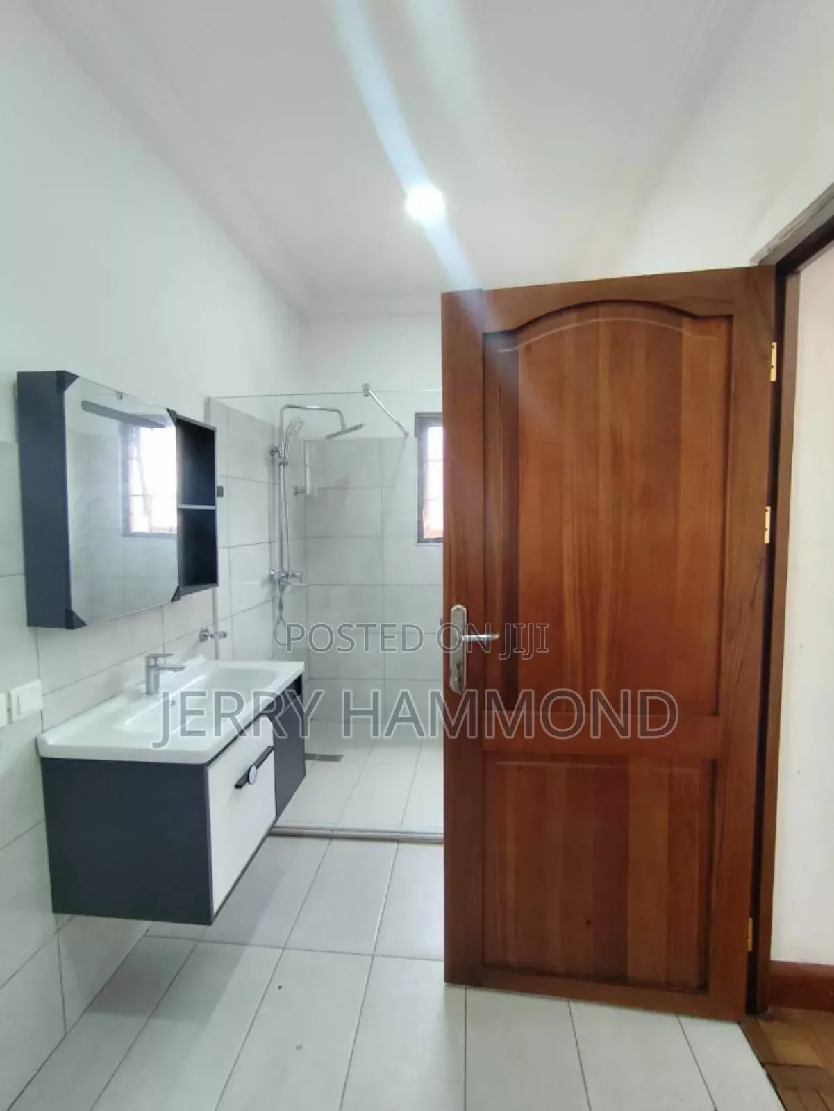 15bdrm Mansion in Roman Ridge for sale