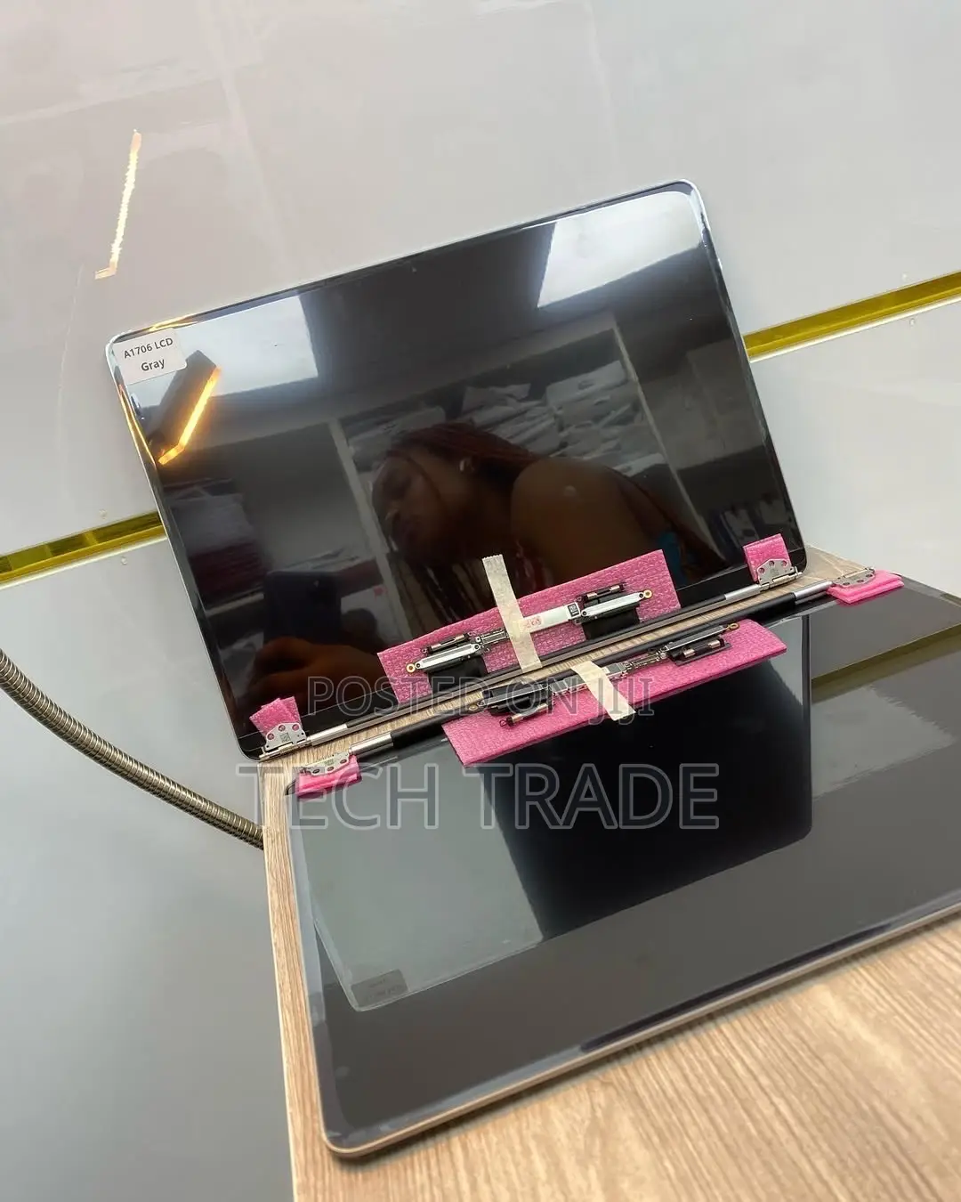 Macbook Screens (Brand New,Icloud Screen)