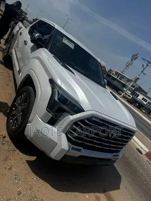Toyota Tundra 2023 White