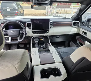 Toyota Tundra 2023 White