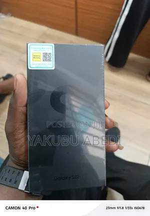 New Samsung Galaxy S22 5G 256 GB Black