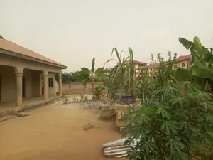 6bdrm House in Duase New Site, Kumasi Metropolitan for sale