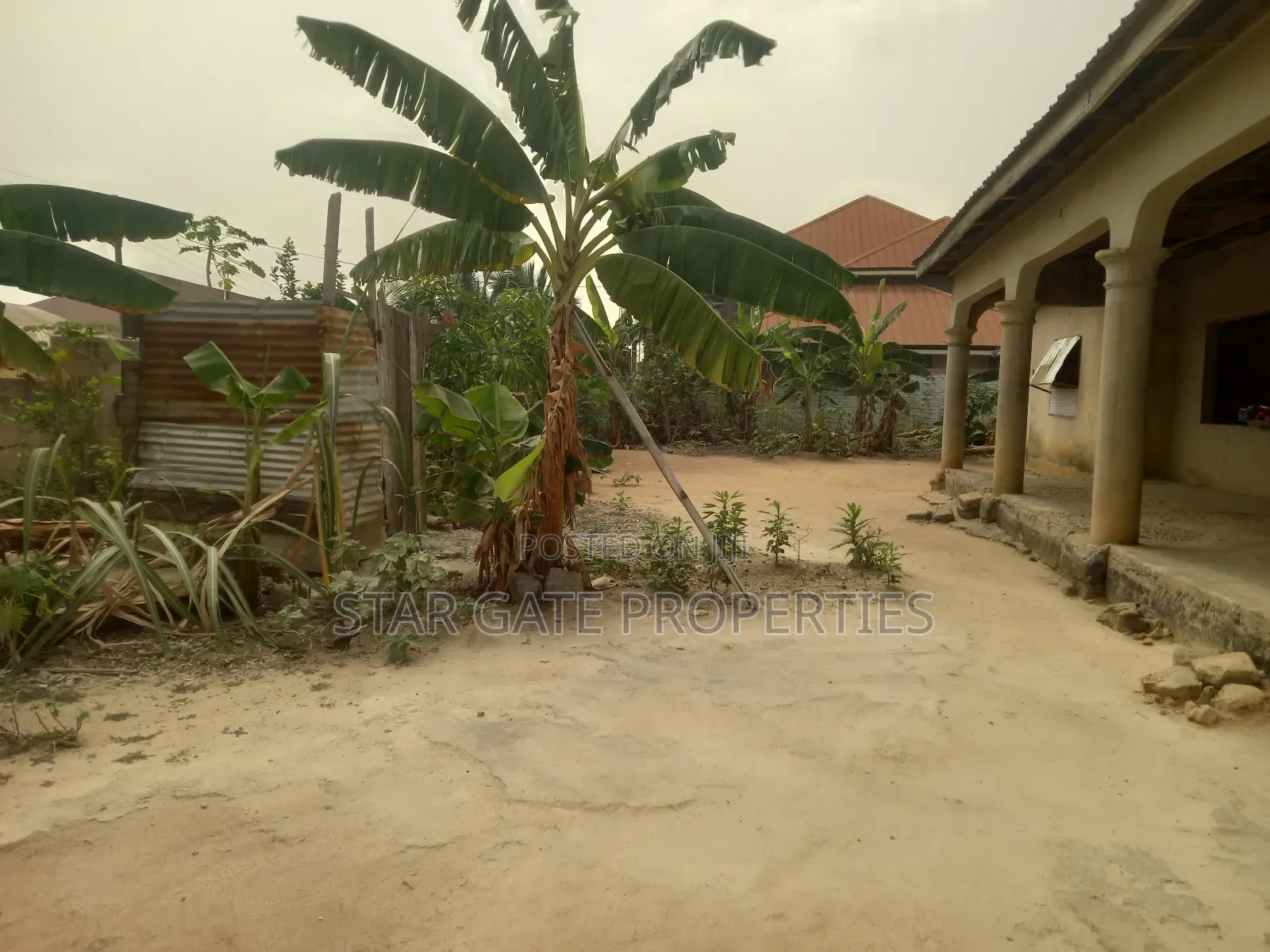 6bdrm House in Duase New Site, Kumasi Metropolitan for sale