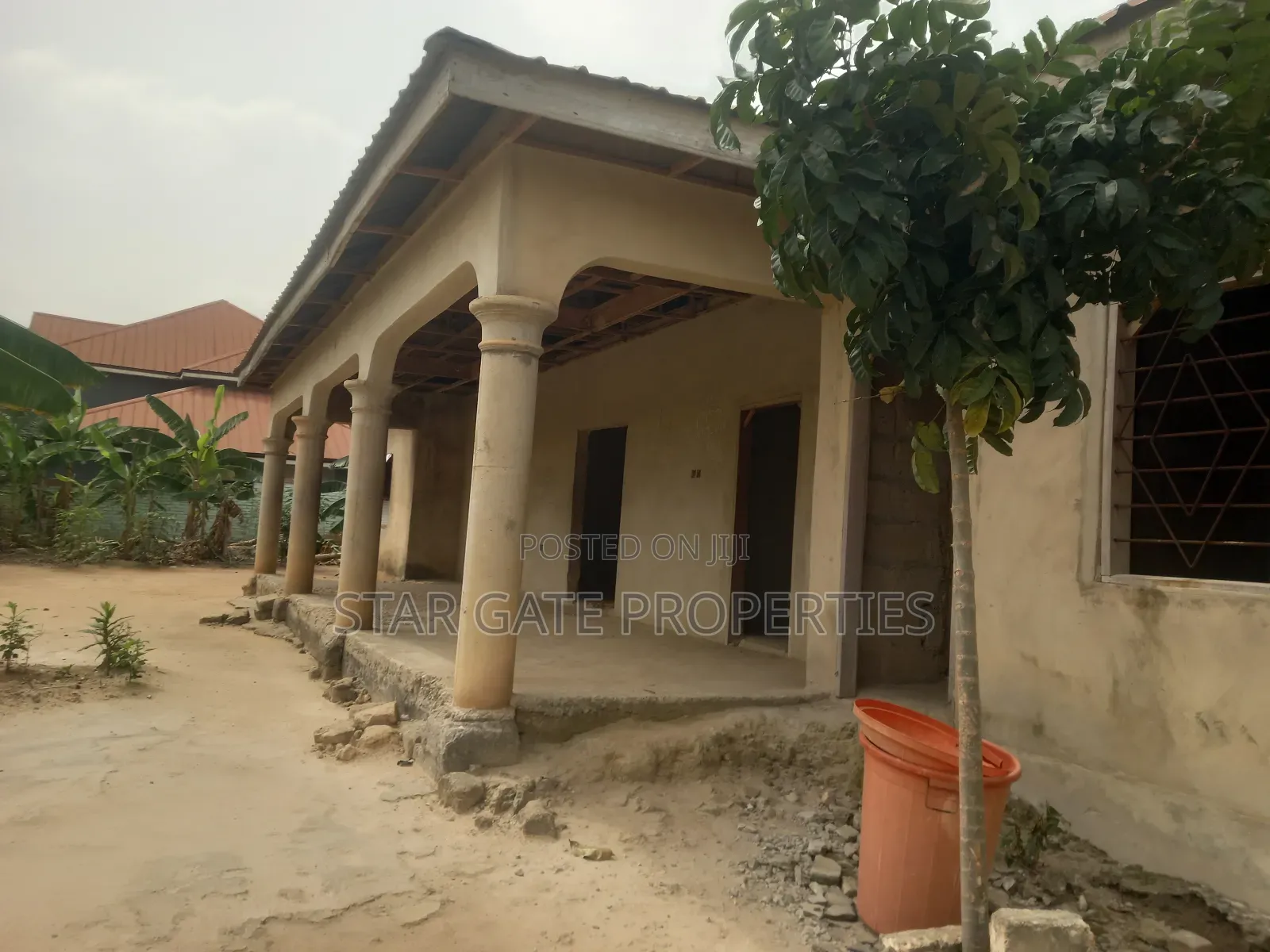 6bdrm House in Duase New Site, Kumasi Metropolitan for sale
