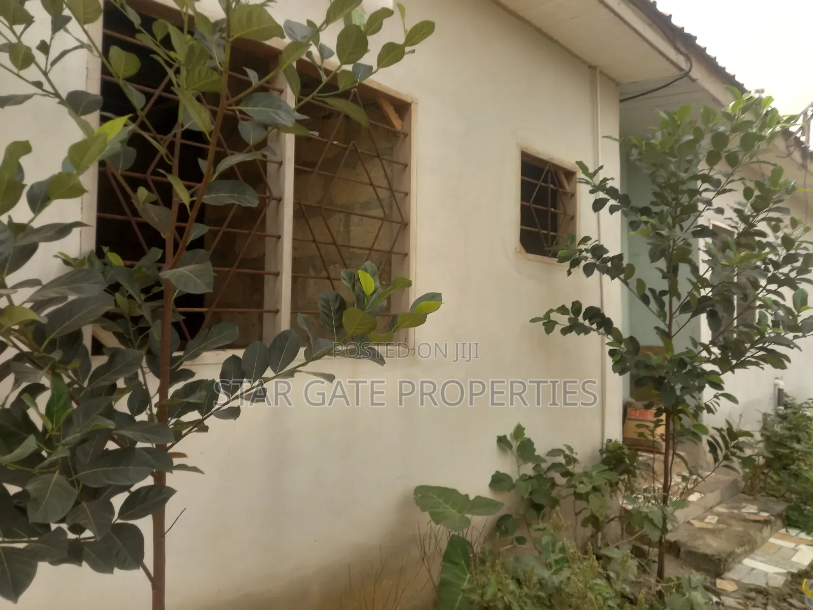 6bdrm House in Duase New Site, Kumasi Metropolitan for sale