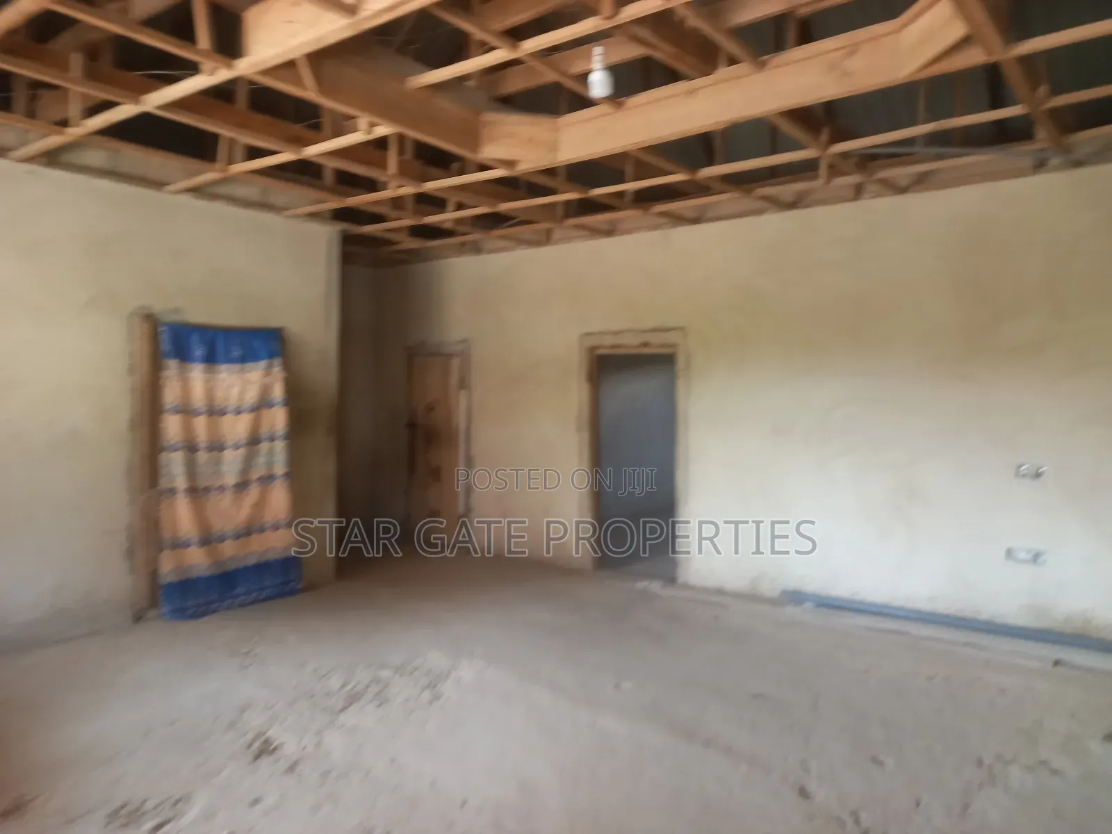 6bdrm House in Duase New Site, Kumasi Metropolitan for sale