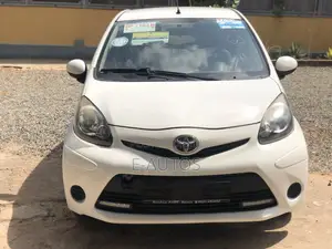 Toyota Aygo 1.0 5-Door 2012 White