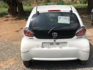 Toyota Aygo 1.0 5-Door 2012 White