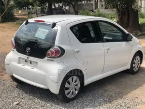 Toyota Aygo 1.0 5-Door 2012 White