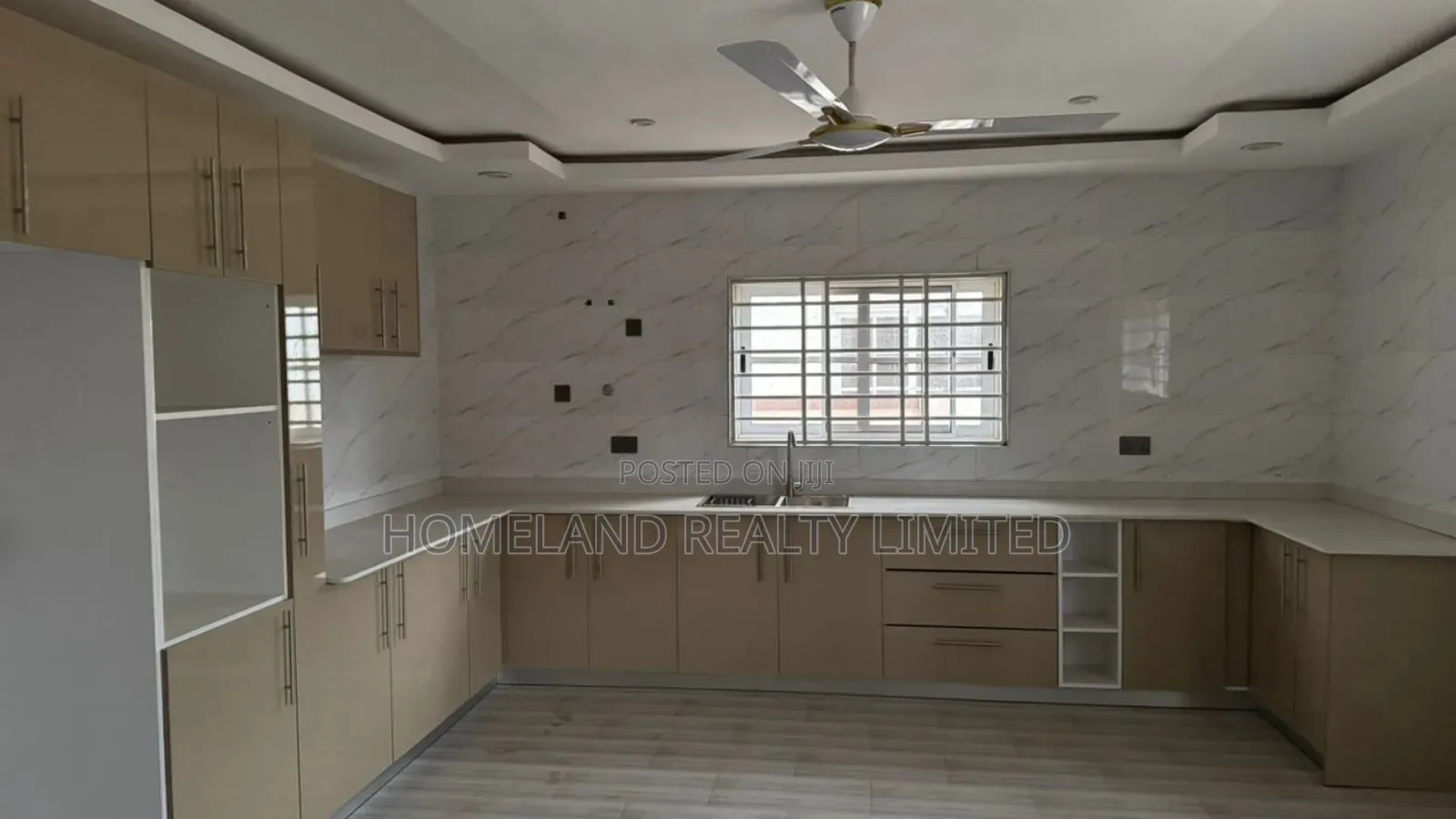 5bdrm Duplex in Tema for sale