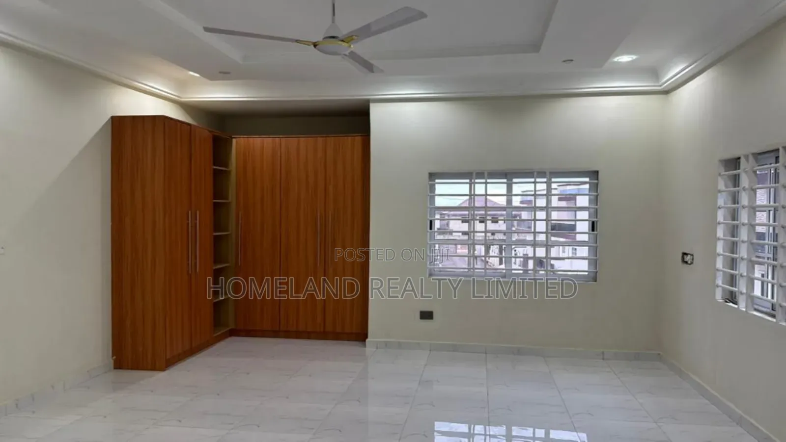 5bdrm Duplex in Tema for sale