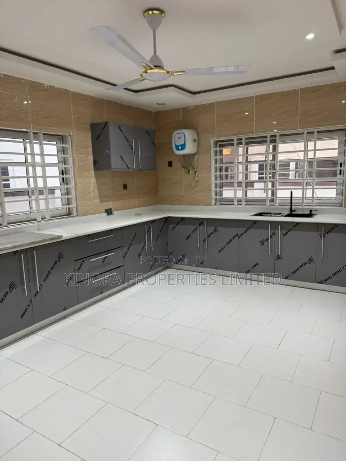 5bdrm Duplex in Tema for sale