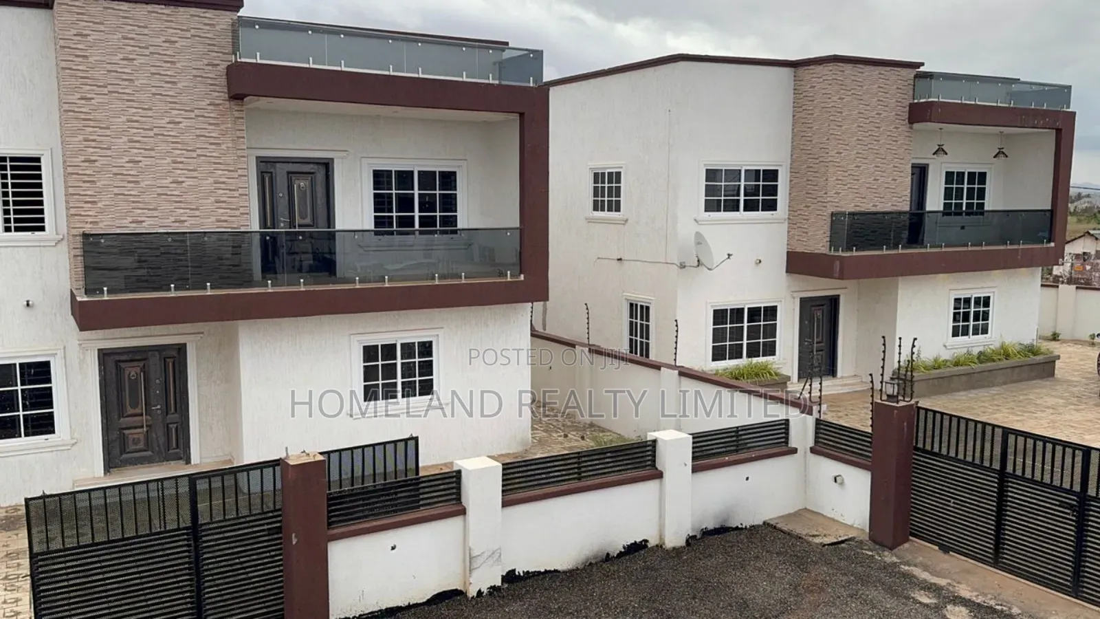 5bdrm Duplex in Tema for sale