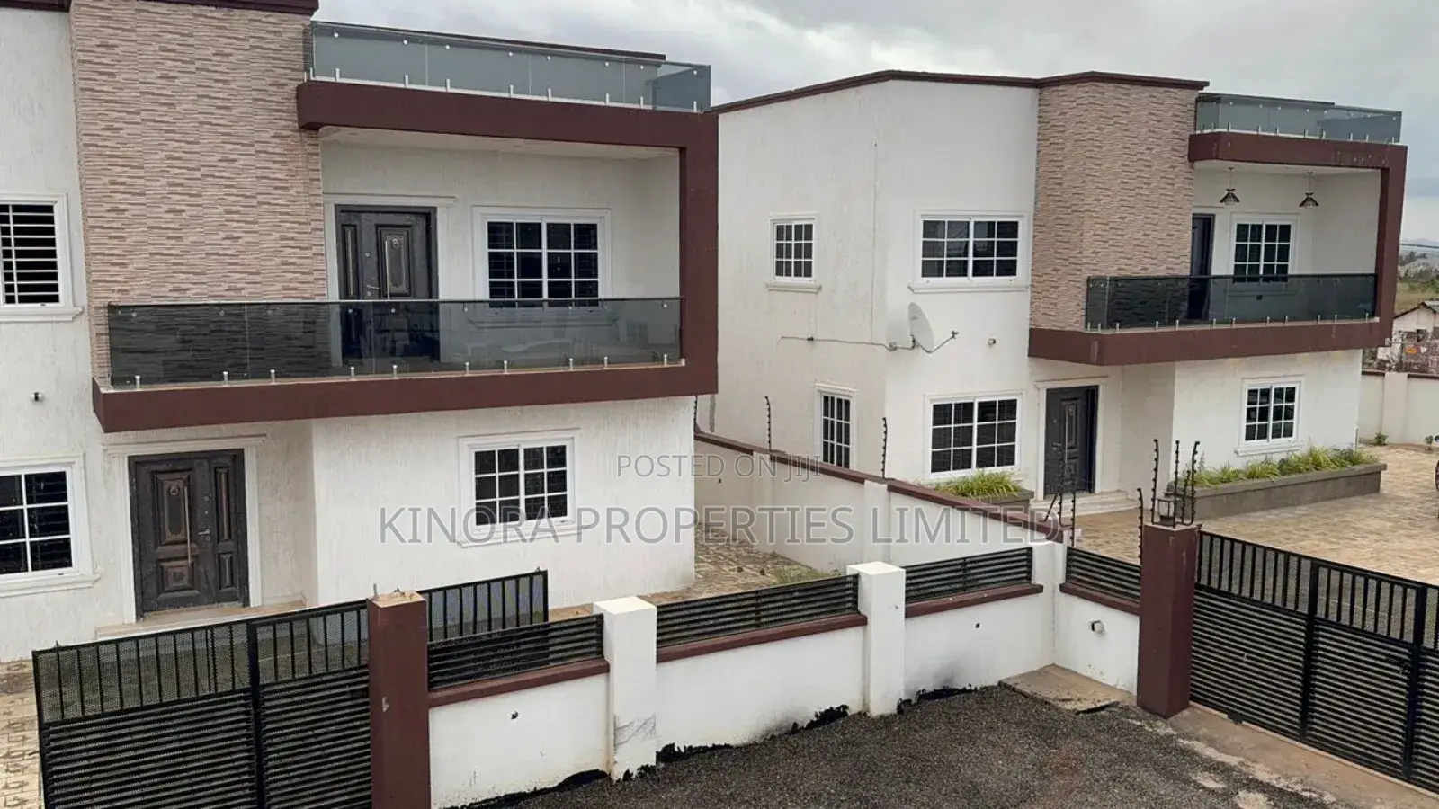 5bdrm Duplex in Tema for sale