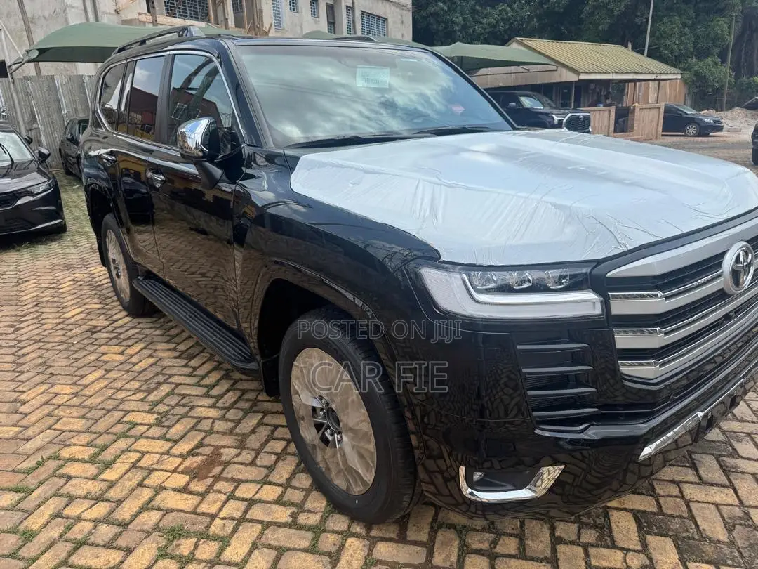 New Toyota Land Cruiser LC300 2025 Black