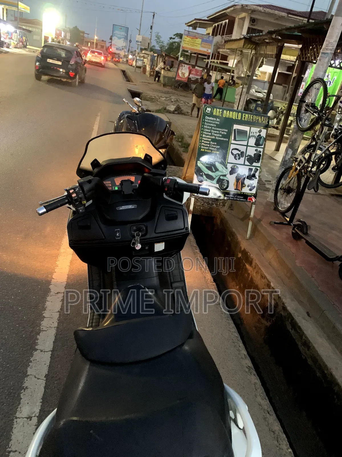 Suzuki Burgman 2021 White
