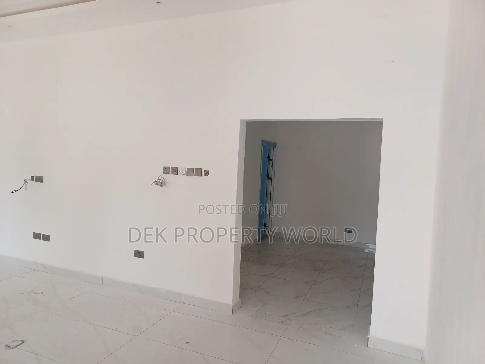 6bdrm House in Pokuase for sale