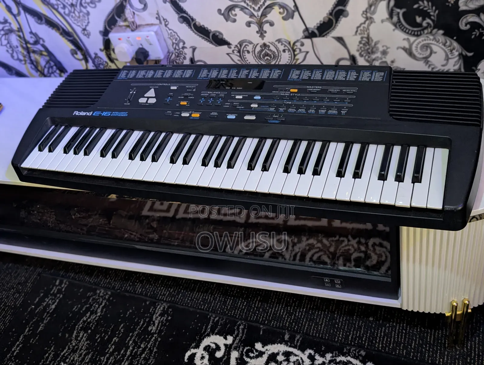Roland E16 Keyboard