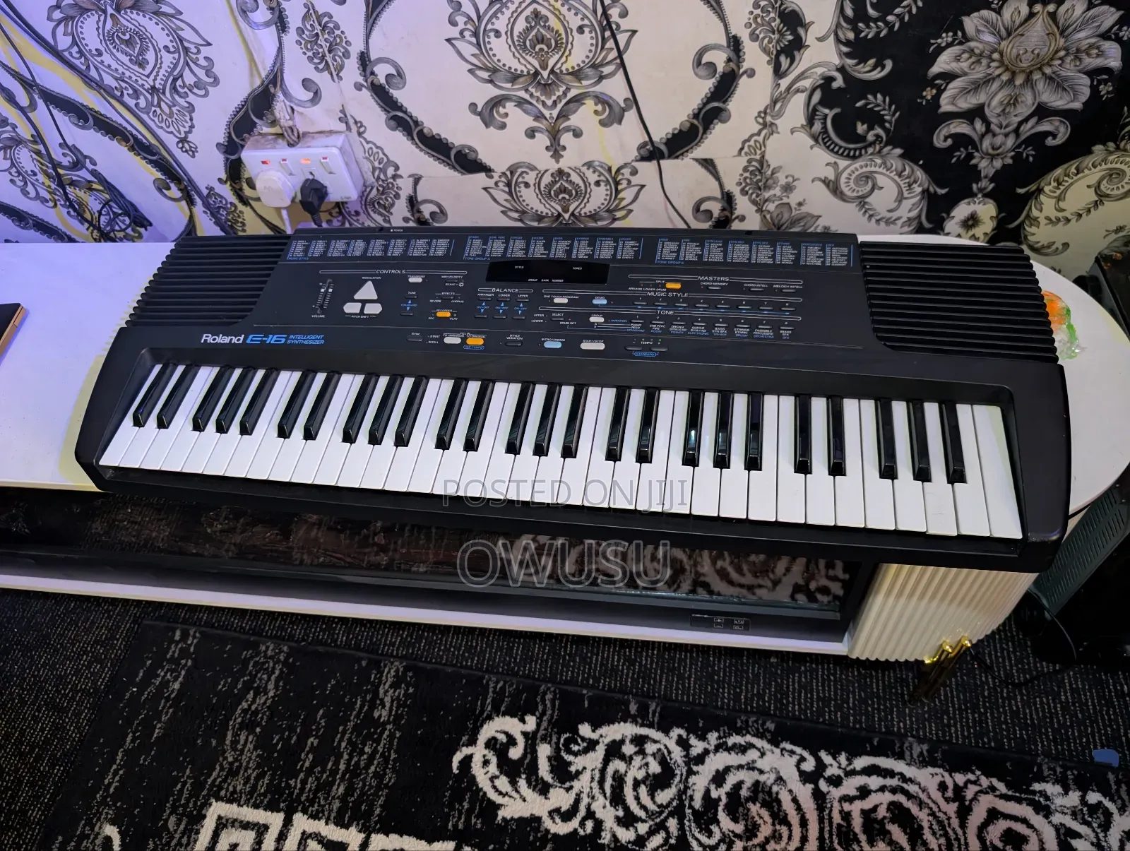 Roland E16 Keyboard