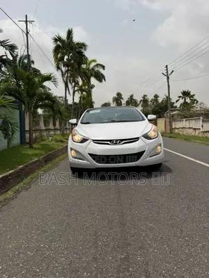 Hyundai Elantra SE Sedan FWD (1.8L 4cyl 6A) 2016 White