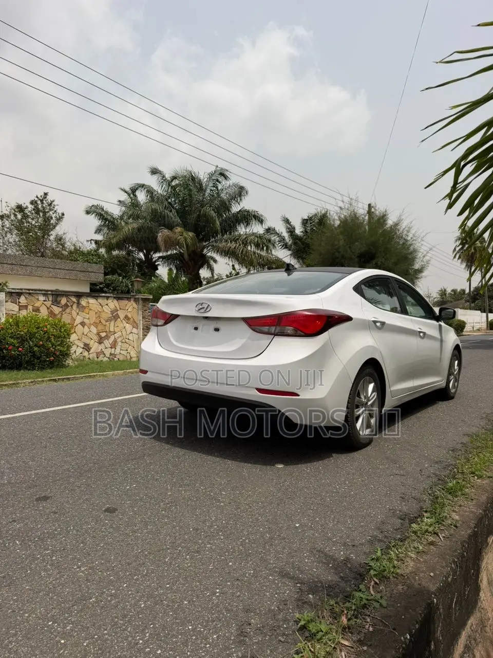 Hyundai Elantra SE Sedan FWD (1.8L 4cyl 6A) 2016 White