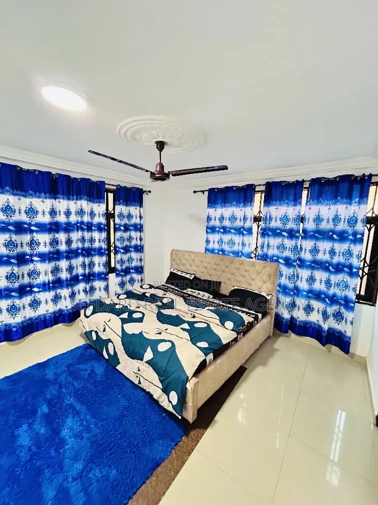 7bdrm Mansion in East Legon for sale