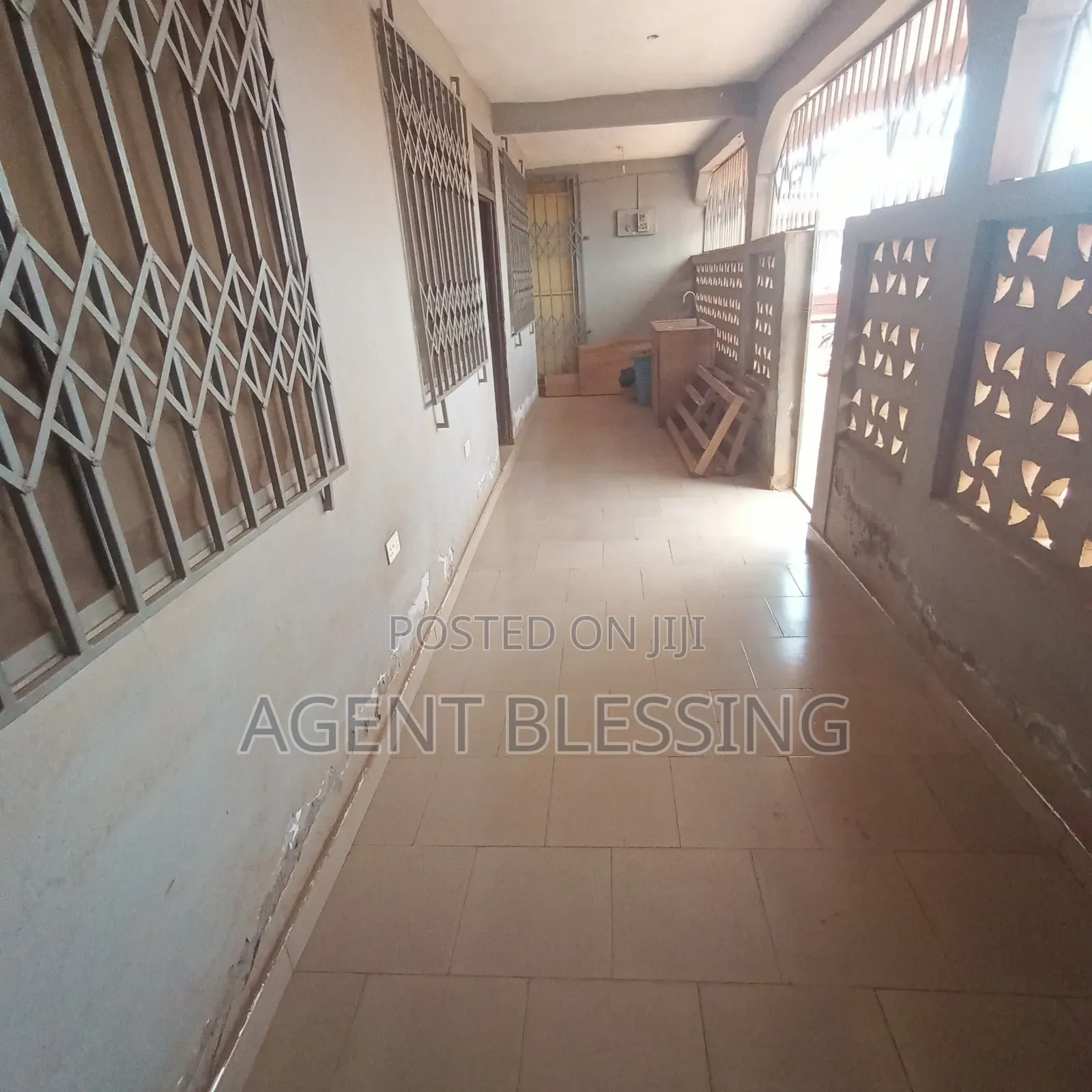1bdrm Apartment in Golf City, Tema Metropolitan for rent