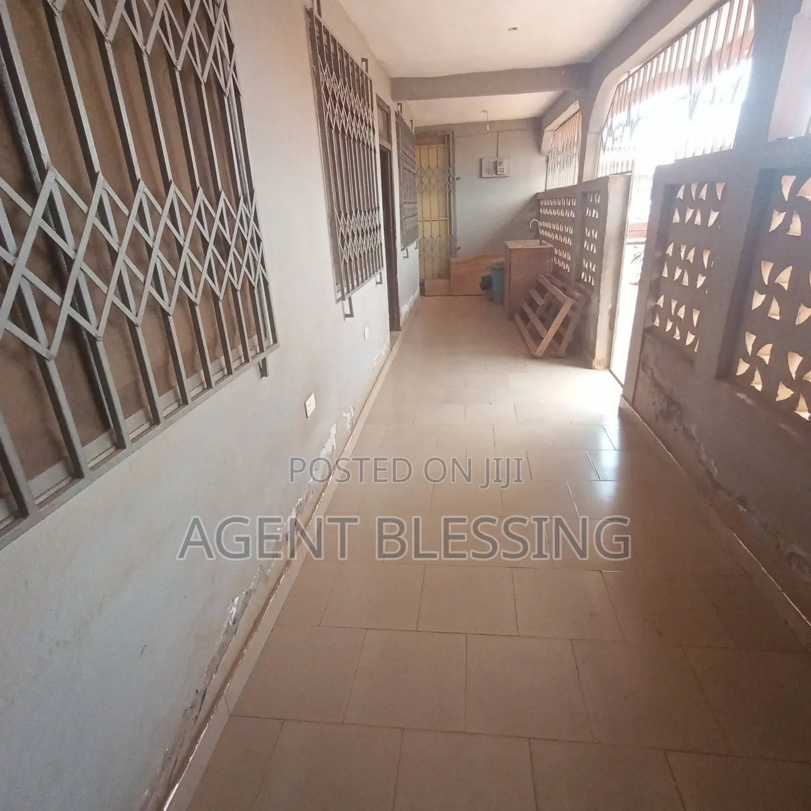 1bdrm Apartment in Golf City, Tema Metropolitan for rent