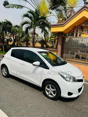 Toyota Vitz 1.3 FWD 5dr 2013 White