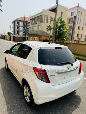 Toyota Vitz 1.3 FWD 5dr 2013 White