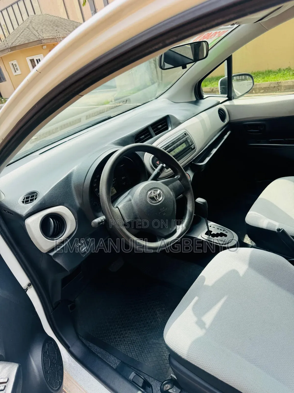 Toyota Vitz 1.3 FWD 5dr 2013 White