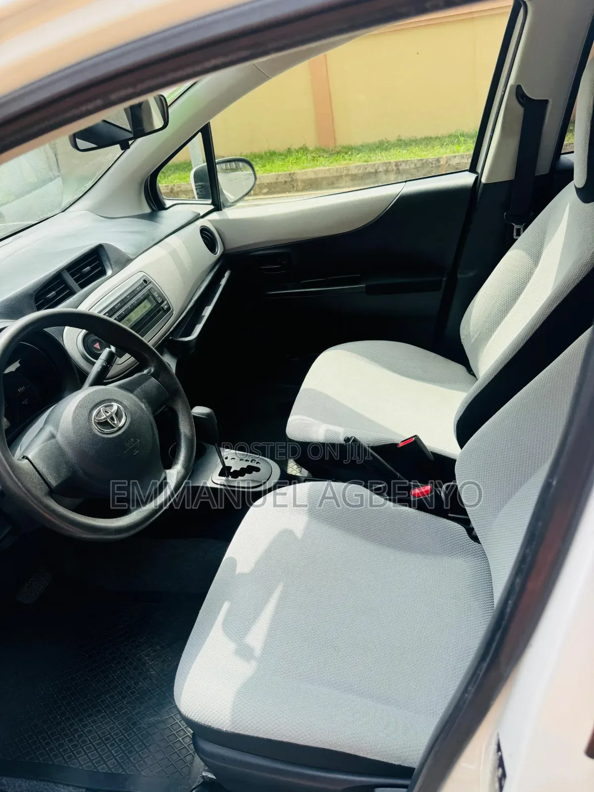 Toyota Vitz 1.3 FWD 5dr 2013 White