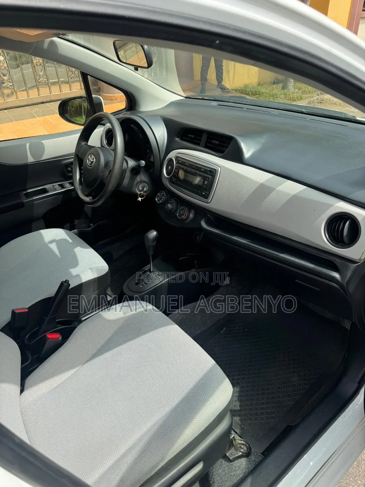 Toyota Vitz 1.3 FWD 5dr 2013 White