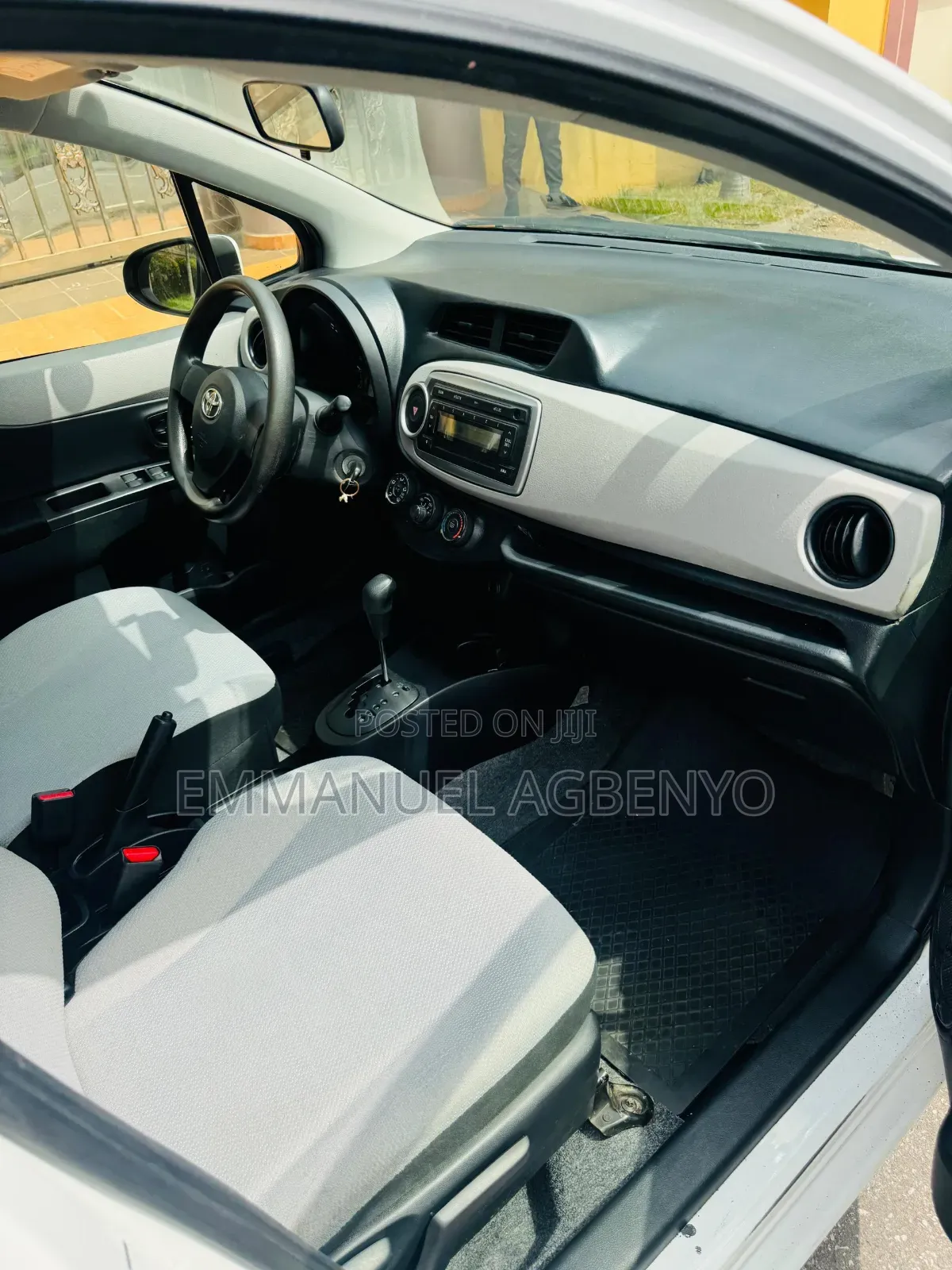 Toyota Vitz 1.3 FWD 5dr 2013 White