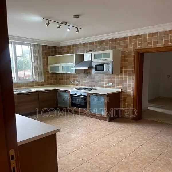 4bdrm House in Airport Residential Area for rent