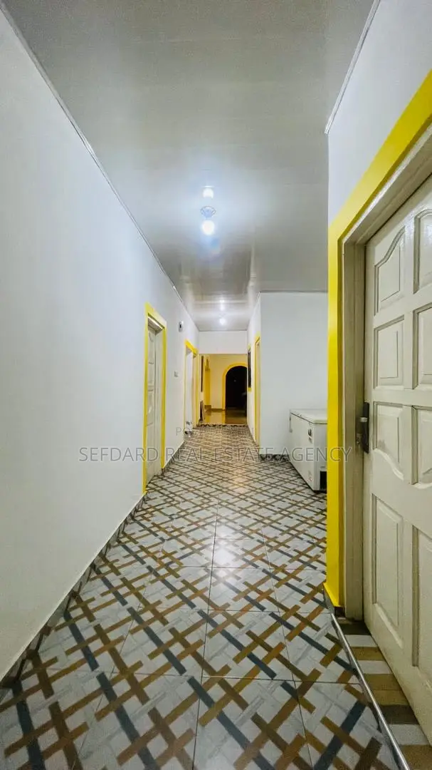 5bdrm House in Pokuase for sale